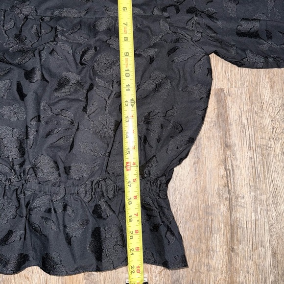 Ann Taylor • 3D Floral Flutter Sleeve Peplum Top - Picture 5 of 9